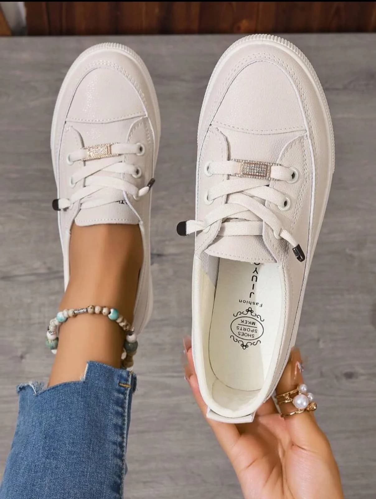 FLAT SNEAKER WITH LACE